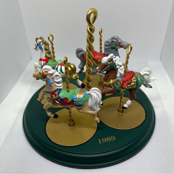 Vintage Full Set Of 5‎ Hallmark Christmas Carousel Horses & Display Stand 1989 - Picture 2 of 11